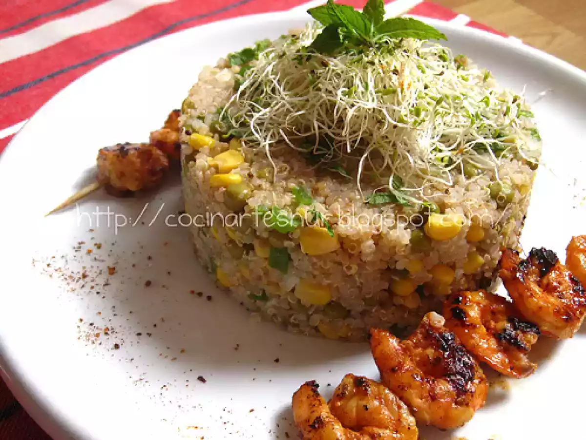 Ensalada de quinoa o quinua con langostinos especiados
