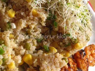 Ensalada de quinoa o quinua con langostinos especiados - foto 2
