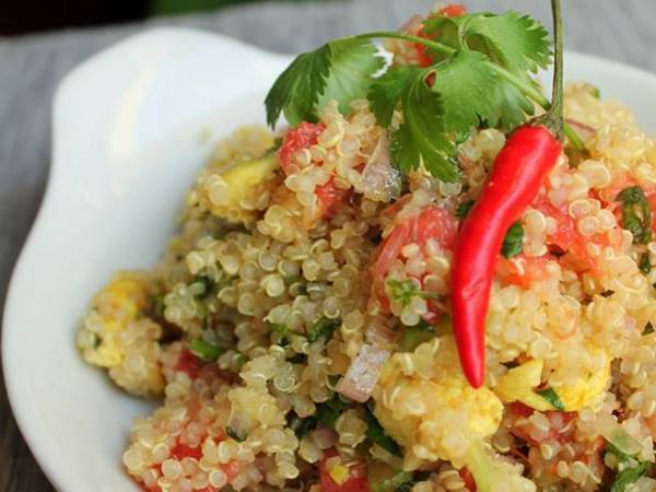 Ensalada de quinoa, pollo y pomelo