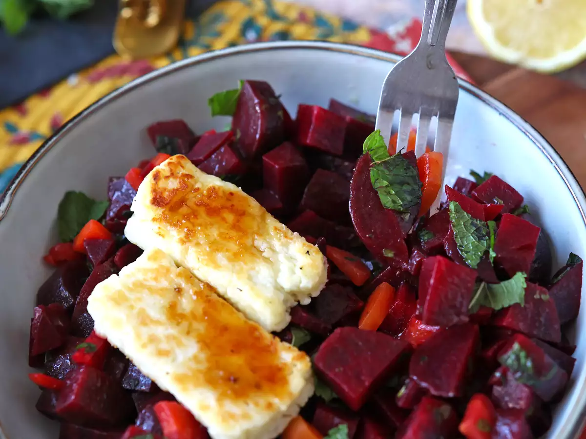 Ensalada de remolacha con halloumi a la plancha - foto 2