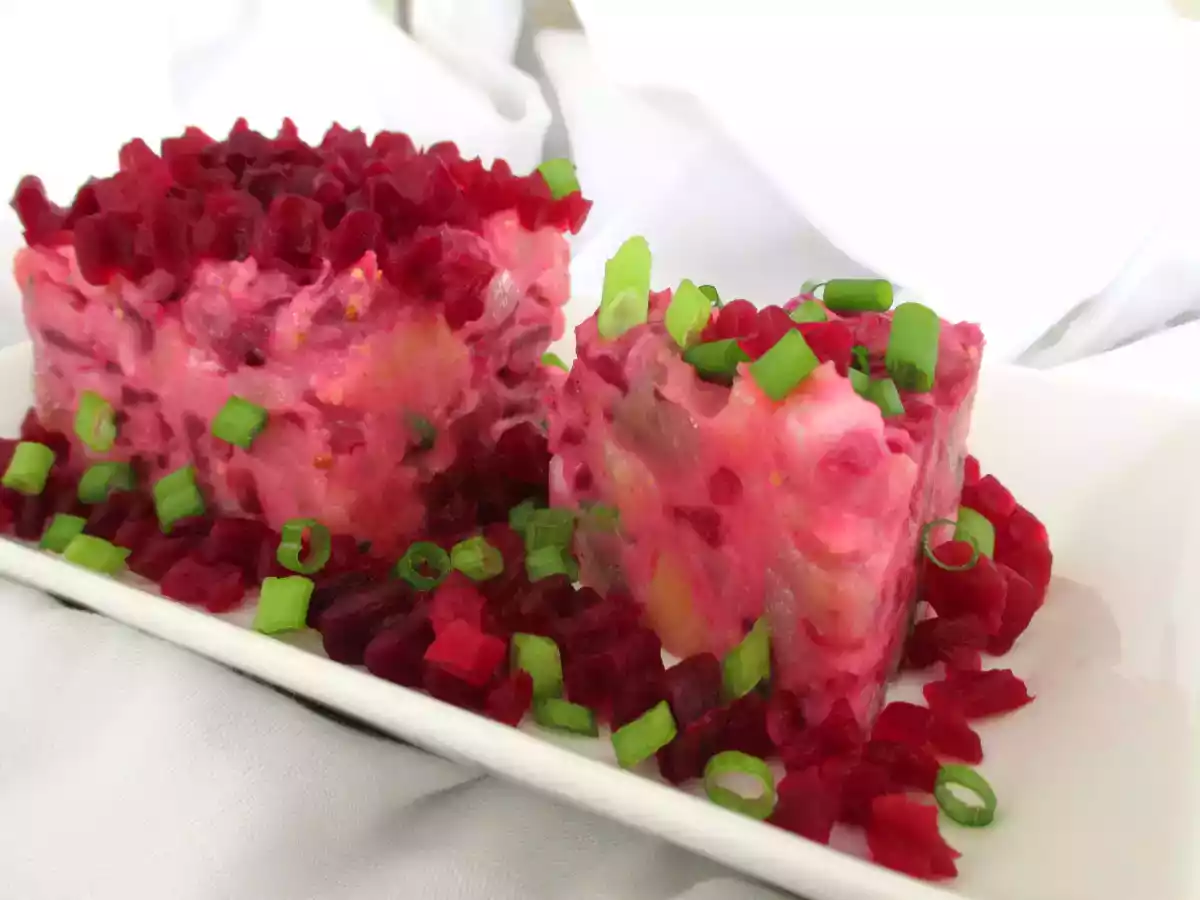 Ensalada de remolacha y arenque marinado