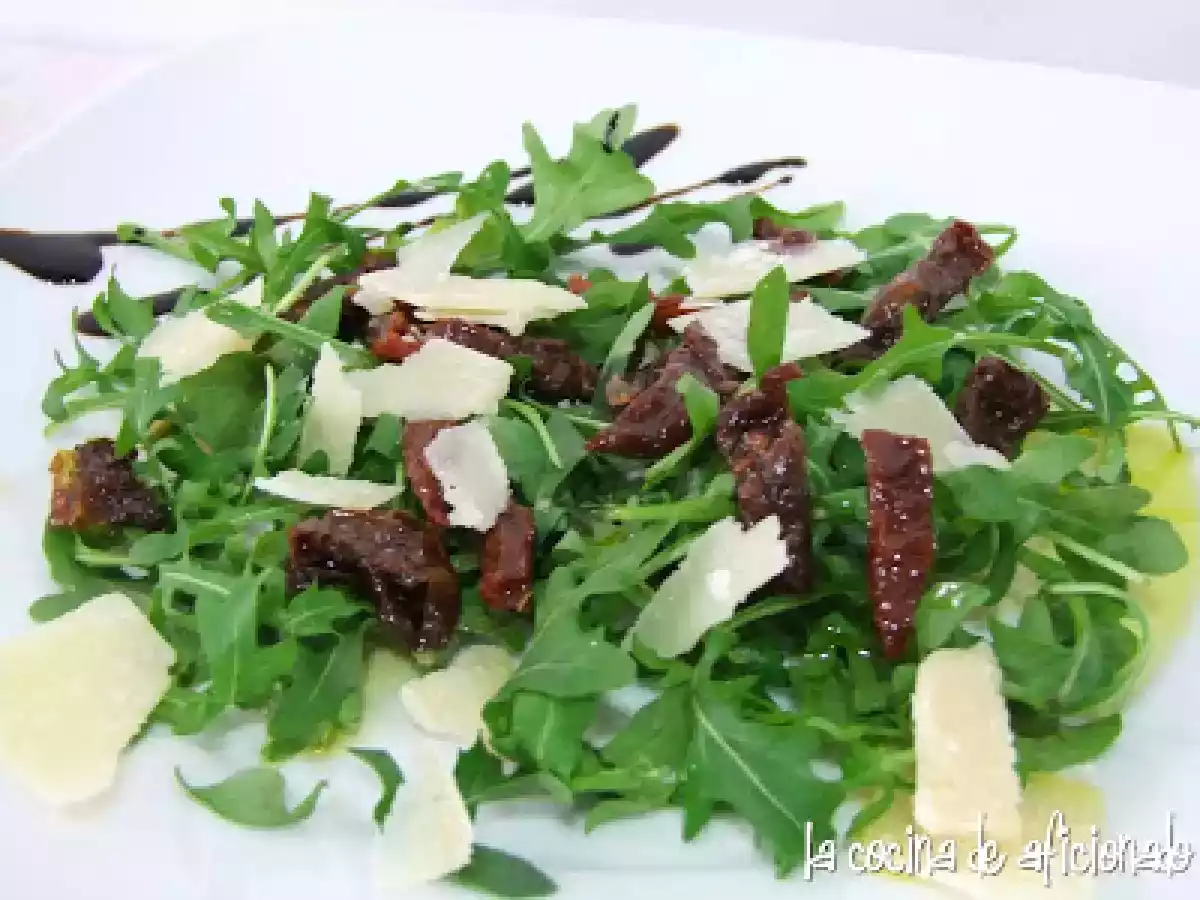 Ensalada de rúcula y tomate seco