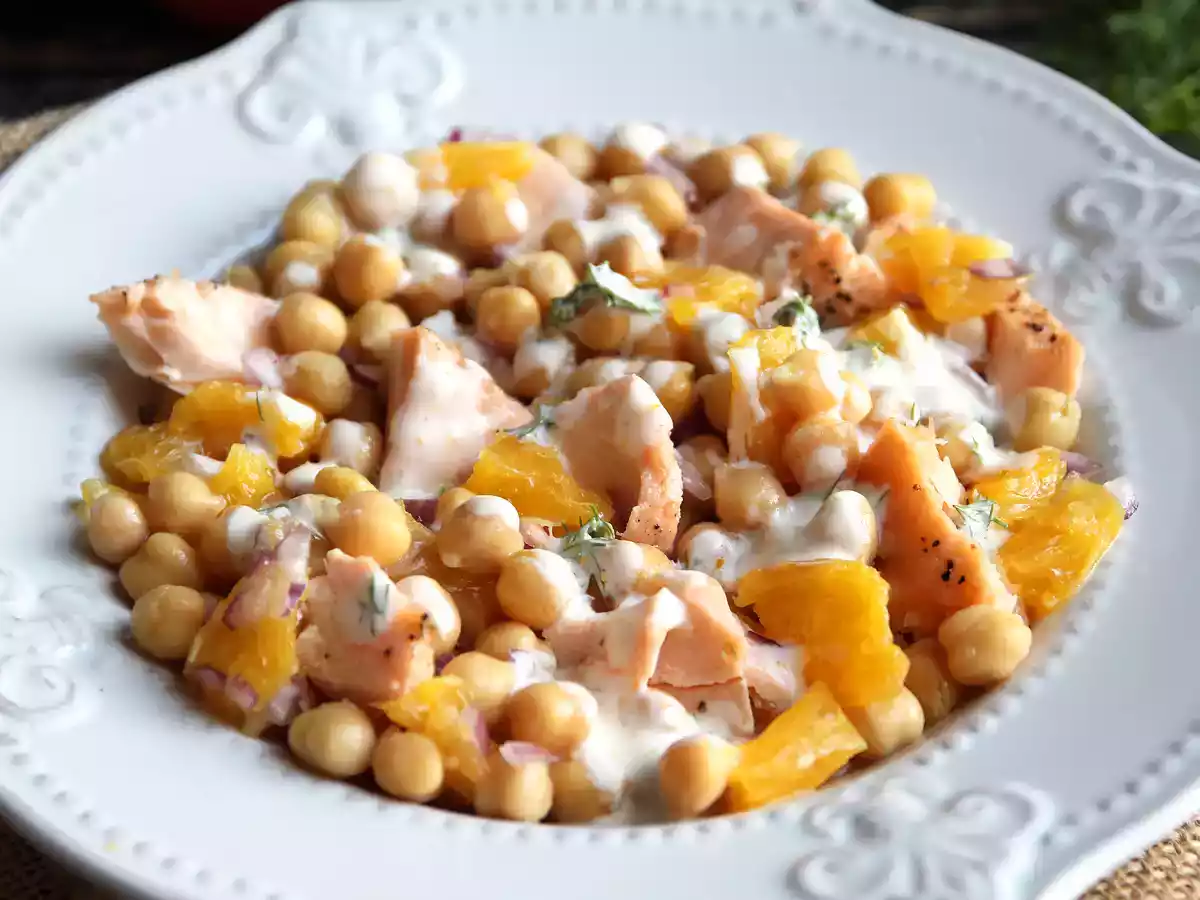Ensalada de salmón, garbanzos y naranja - foto 2