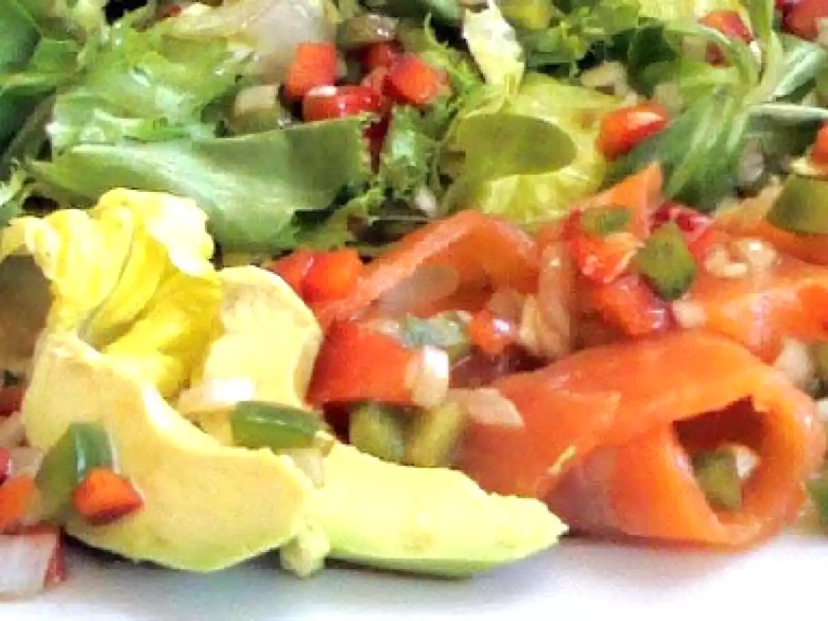 Ensalada de salmón y aguacate - foto 2