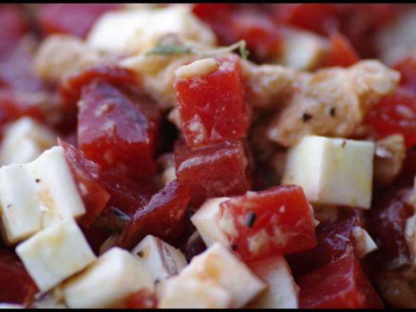 Ensalada de sardinillas, remolacha y queso fresco