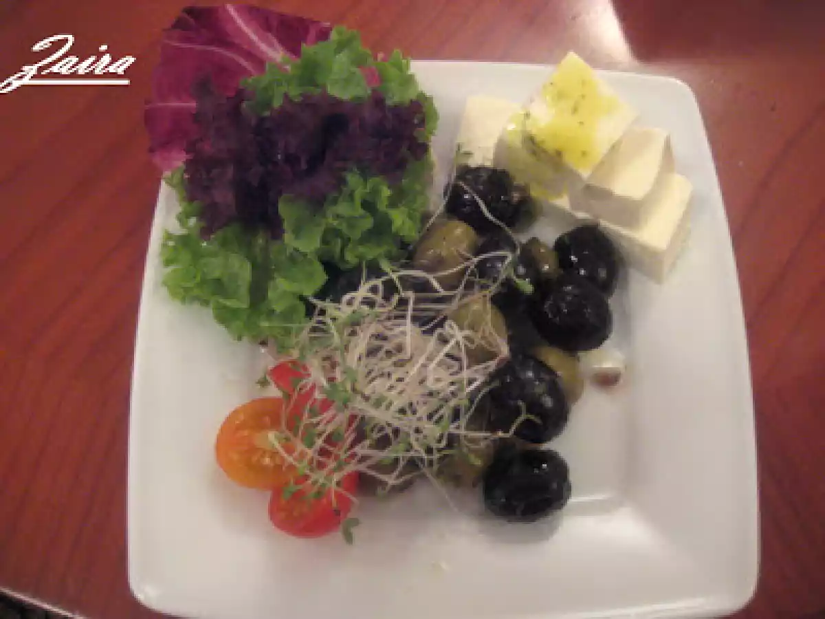 Ensalada de tomates cherry, aceitunas - foto 2