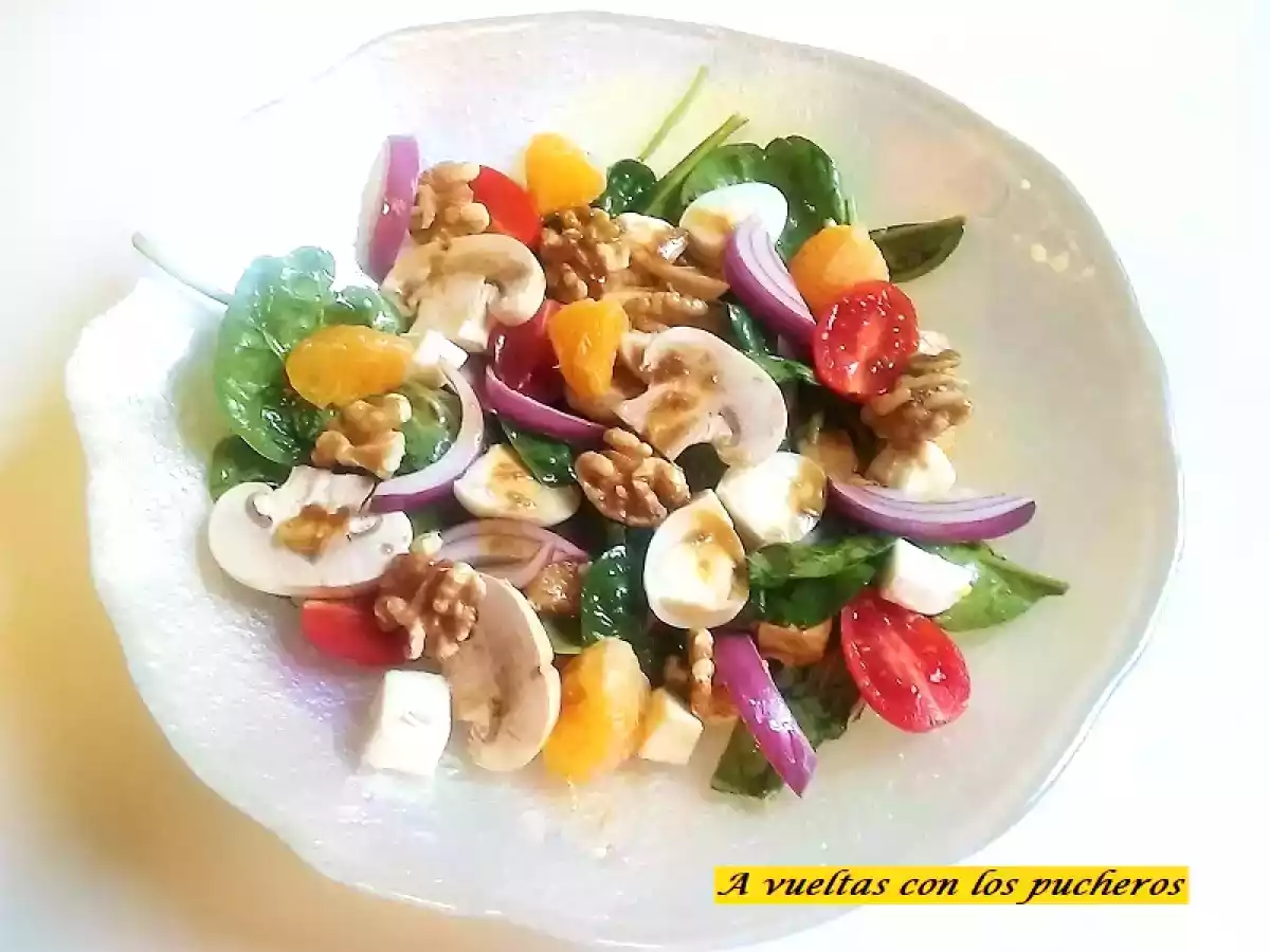 Ensalada de trucha ahumada, espinacas y naranja