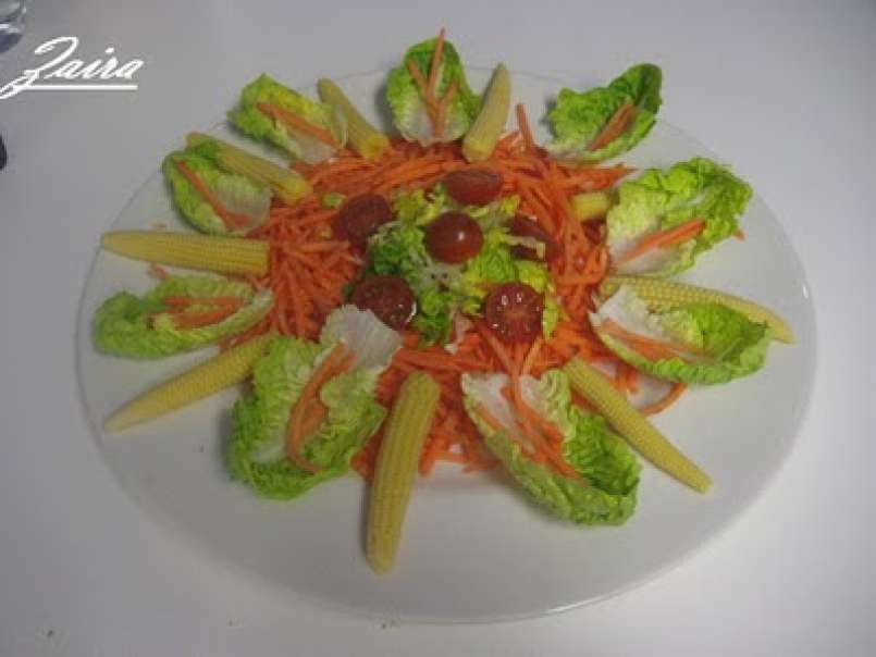 Ensalada de zanahoria, maíz, tomates cherry y cogollos, foto 1