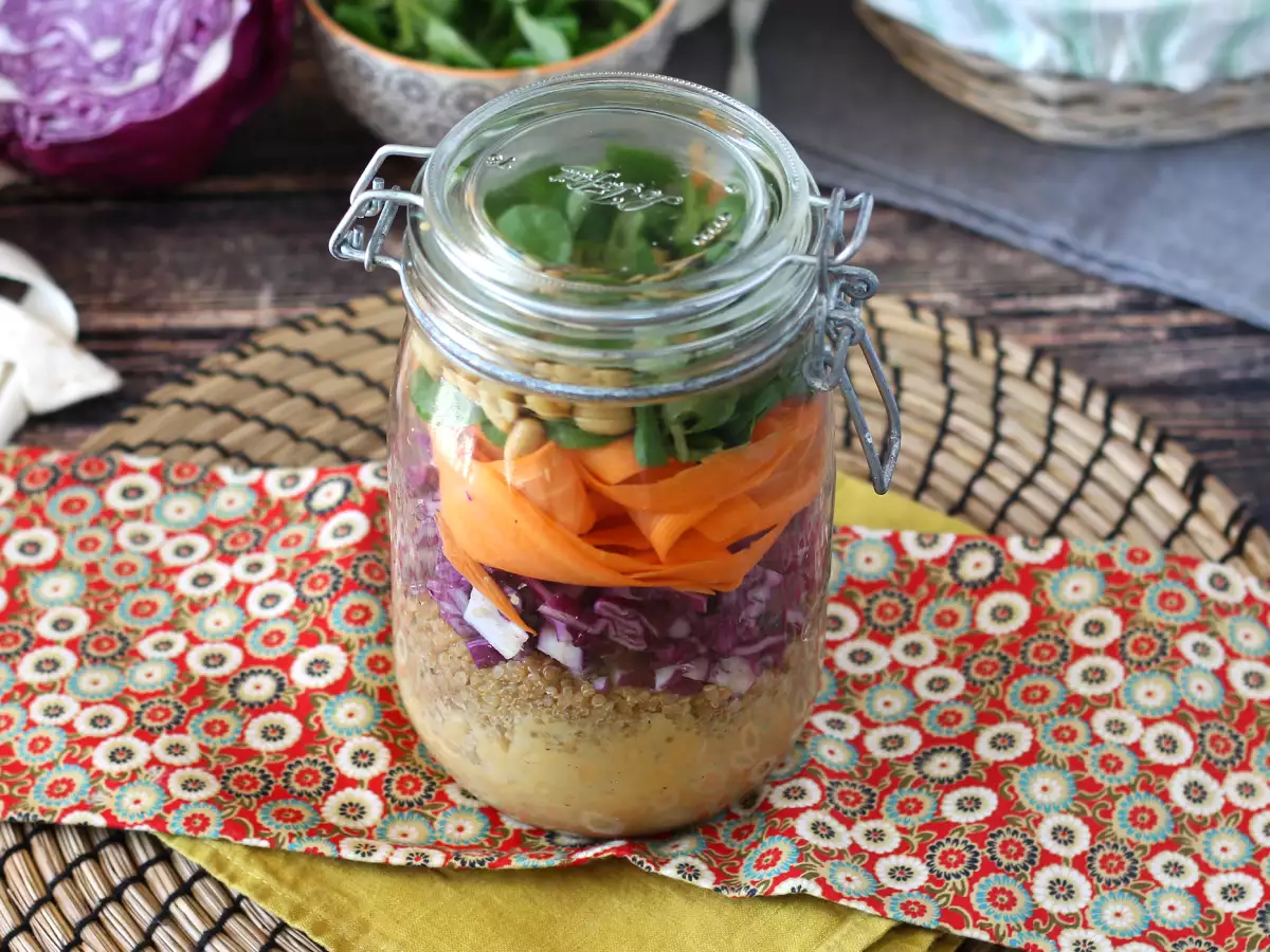 Ensalada en bote vegetariana, el táper más fácil y cómodo - foto 5