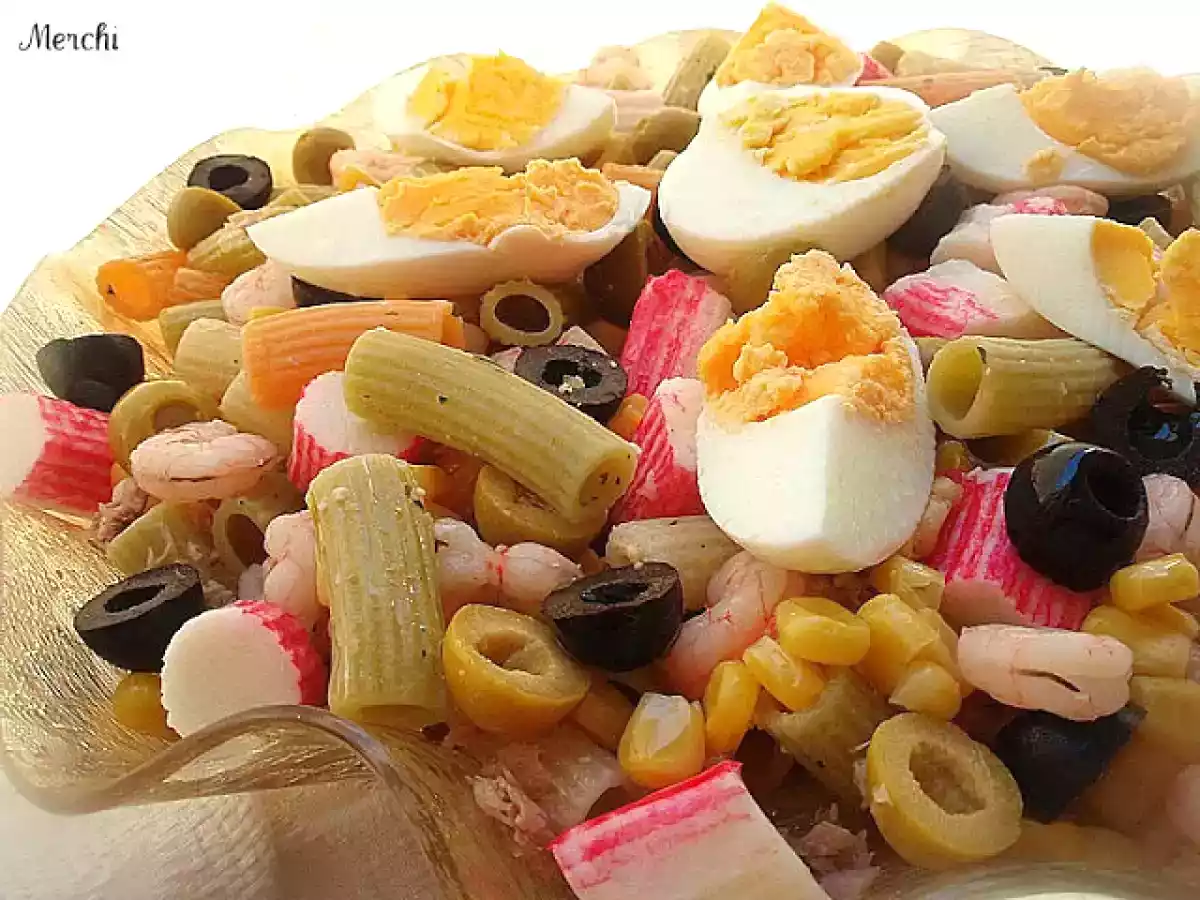 Ensalada fría de macarrones tricolor