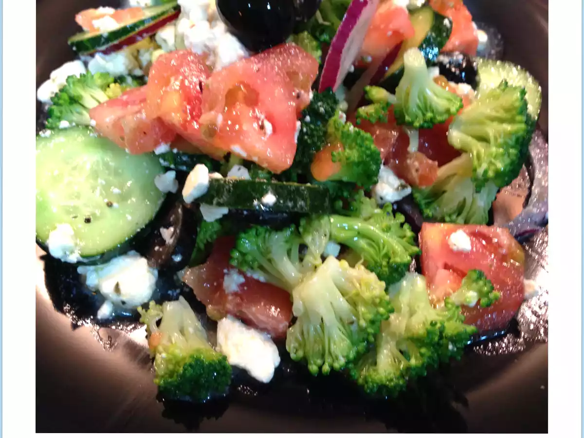 Ensalada griega con brocoli