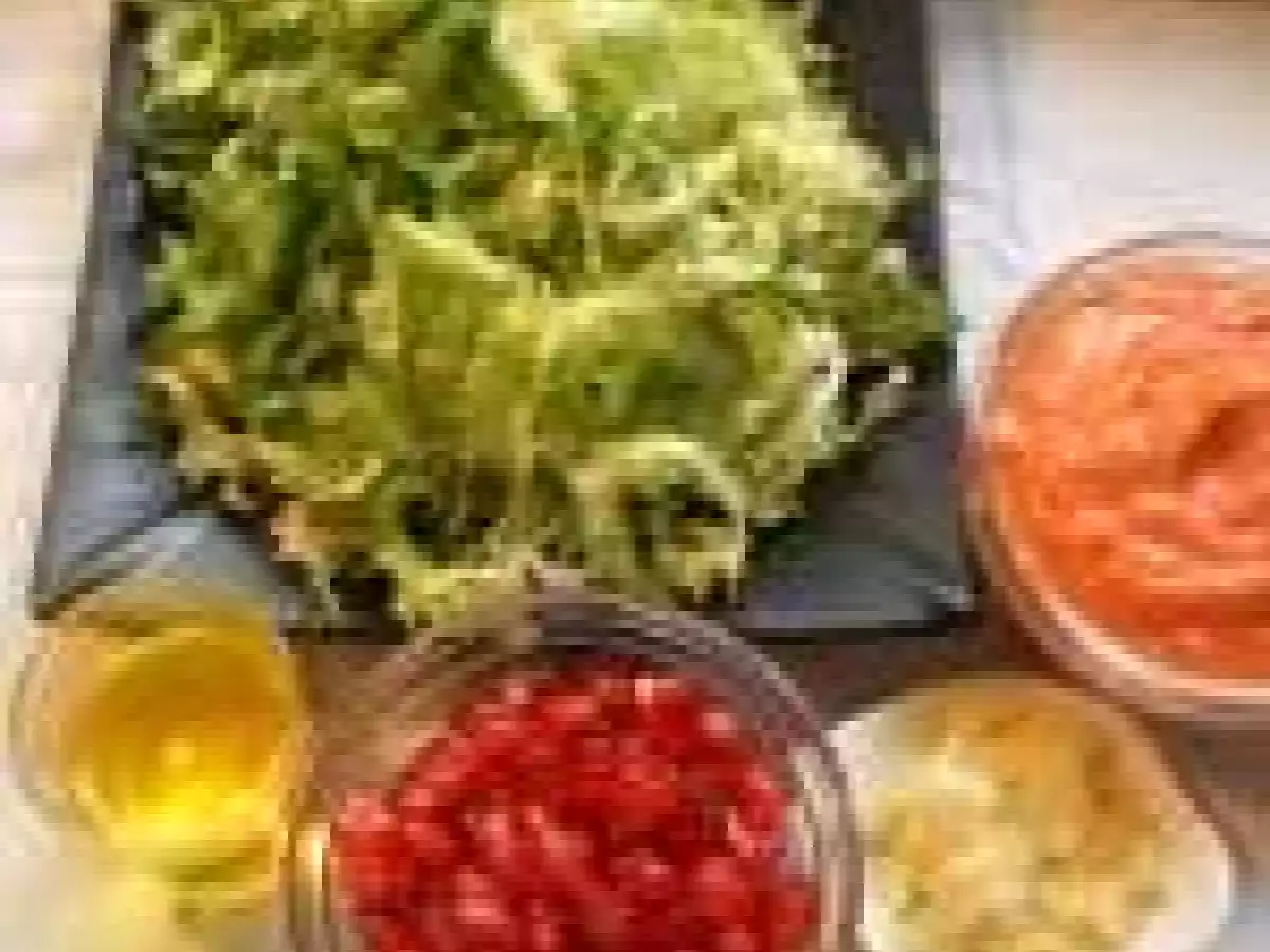 ENSALADA MADRILEÑA DE GRANADA Y ESCAROLA - foto 2