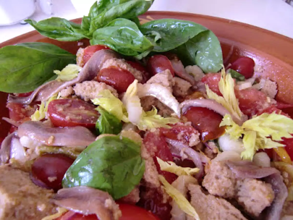 Ensalada Panzanella de la toscana - foto 2