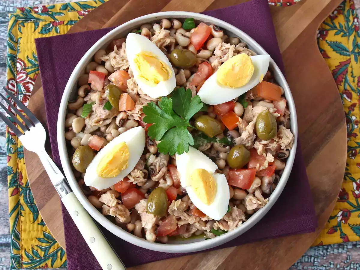 Ensalada portuguesa de alubias carillas con atún, huevo y aceitunas - foto 3