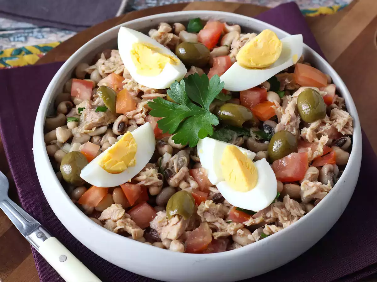 Ensalada portuguesa de alubias carillas con atún, huevo y aceitunas - foto 4