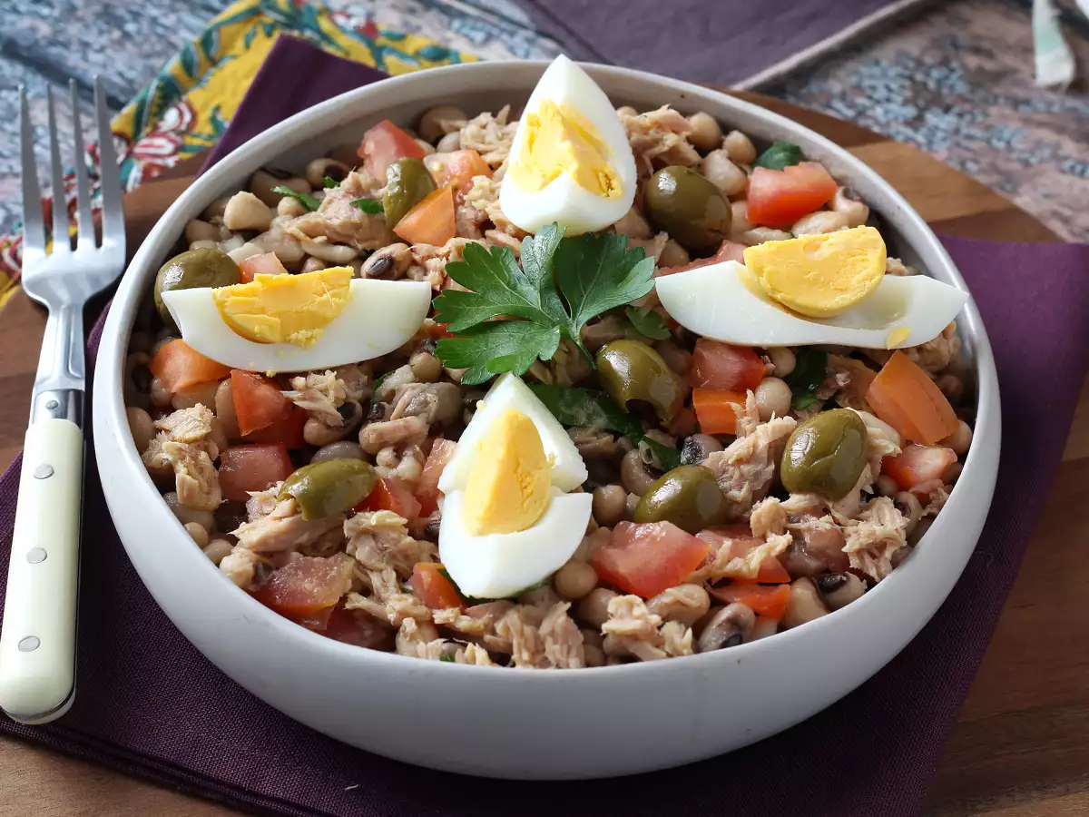 Ensalada portuguesa de alubias carillas con atún, huevo y aceitunas - foto 5