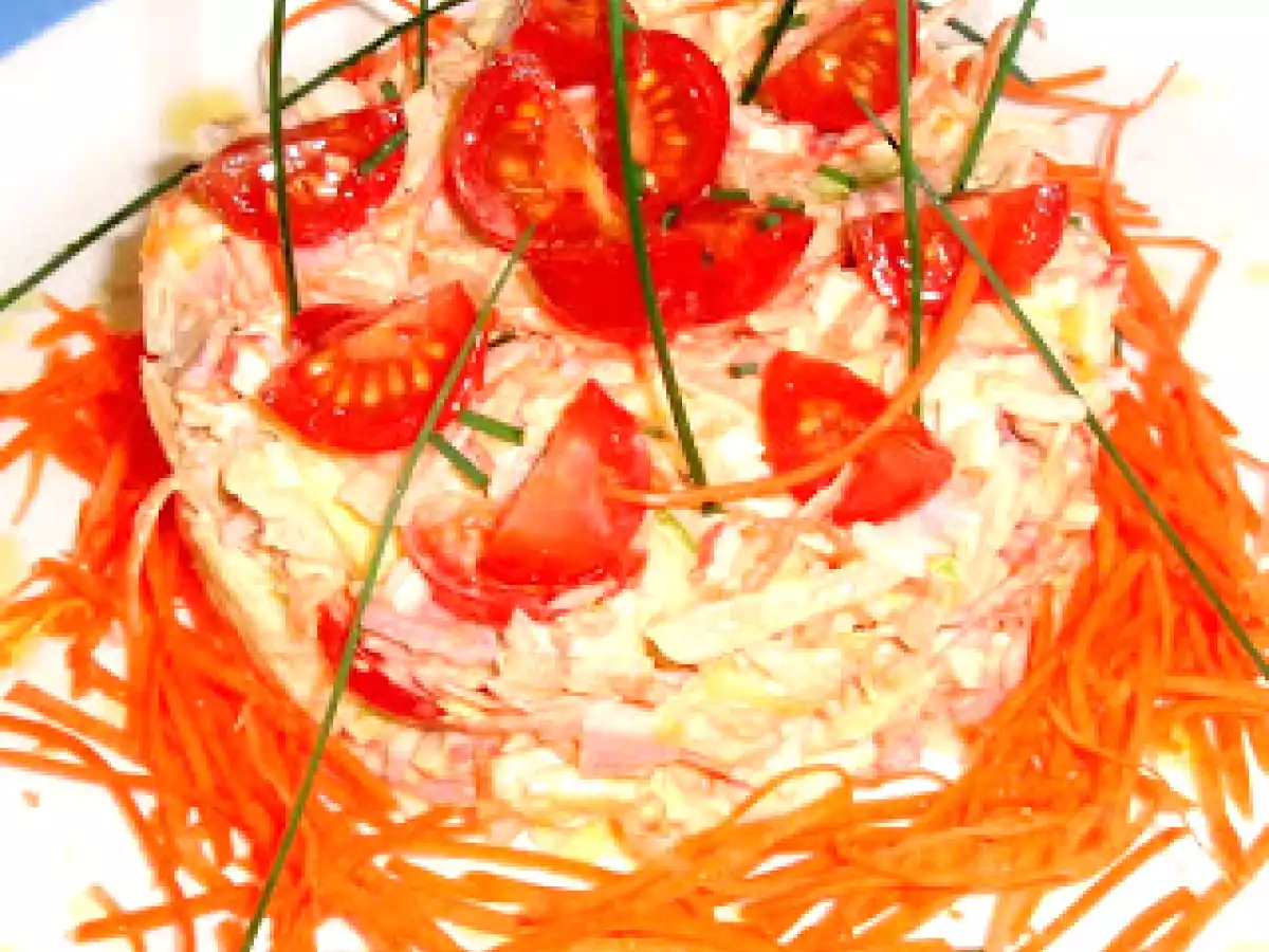 Ensalada primaveral con salsa rosa