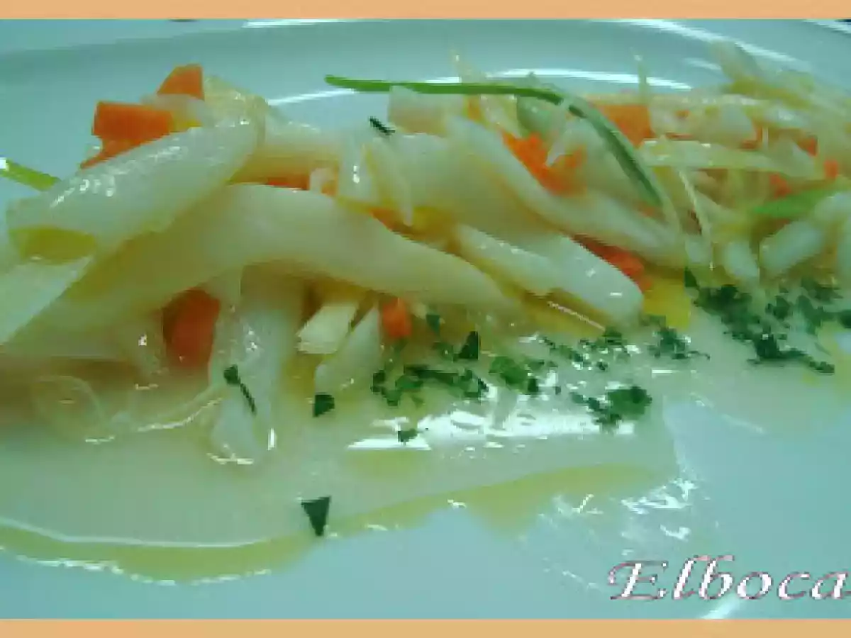Ensalada refrescante de choco, con cebolleta y zanahoria. (Jesús Lorenzo)
