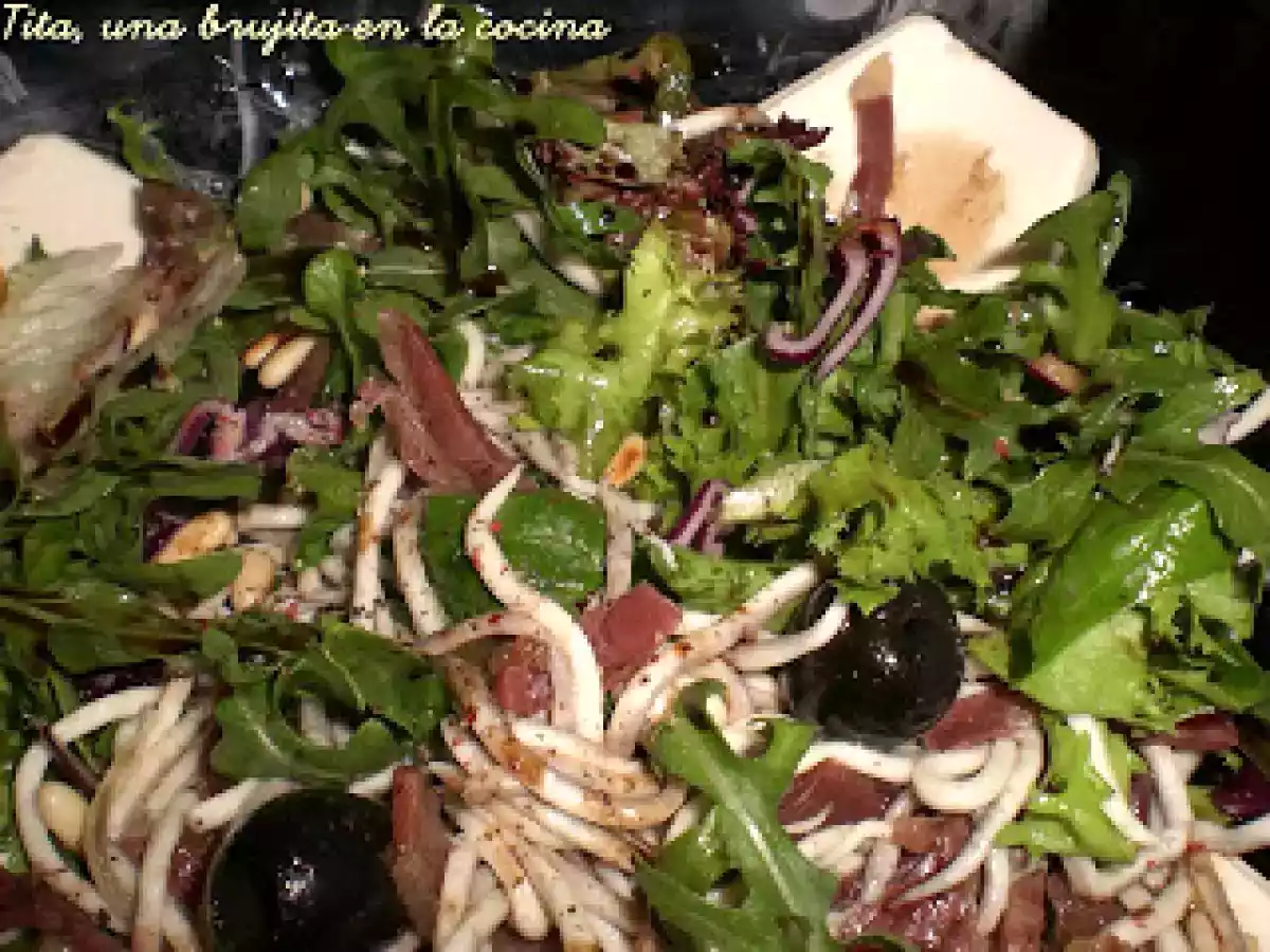 Ensalada templada con gulas y queso - foto 2