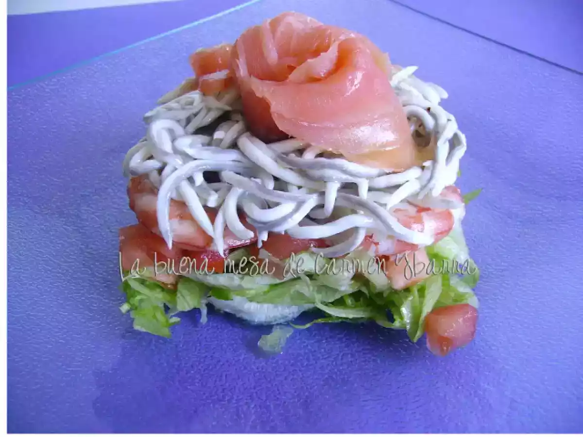 Ensalada templada con langostinos y gulas