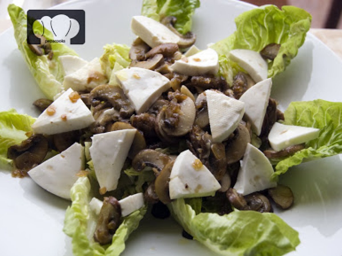 Ensalada templada con queso fresco y portobellos Receta Petitchef