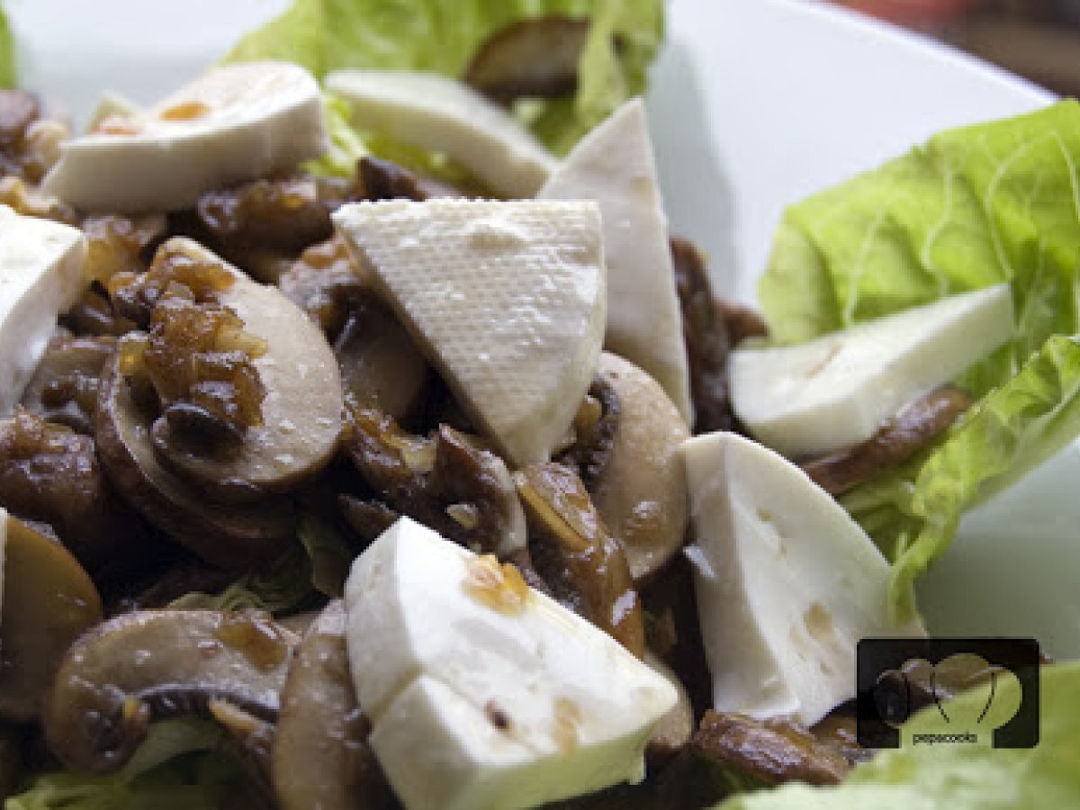 Ensalada templada con queso fresco y portobellos. receta Receta Petitchef