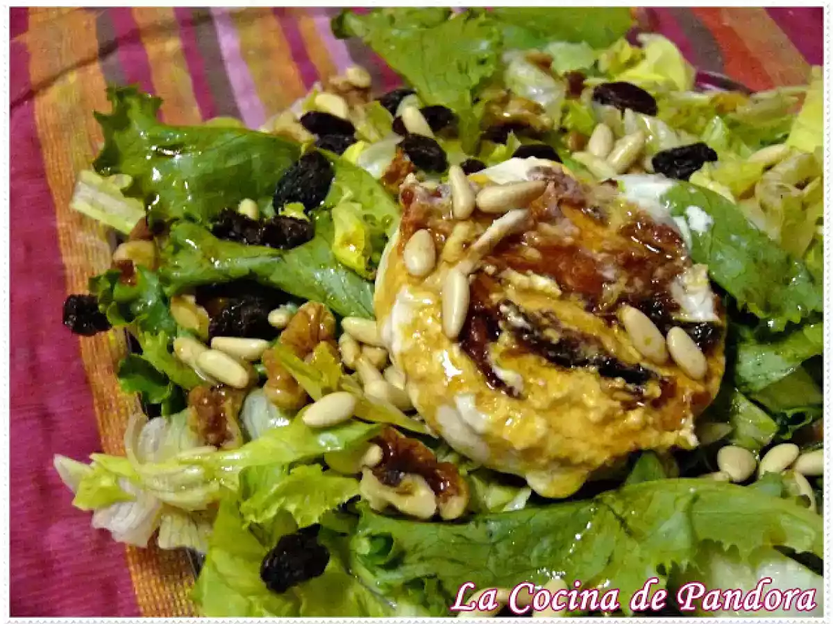 Ensalada templada con rulo de cabra y frutos secos