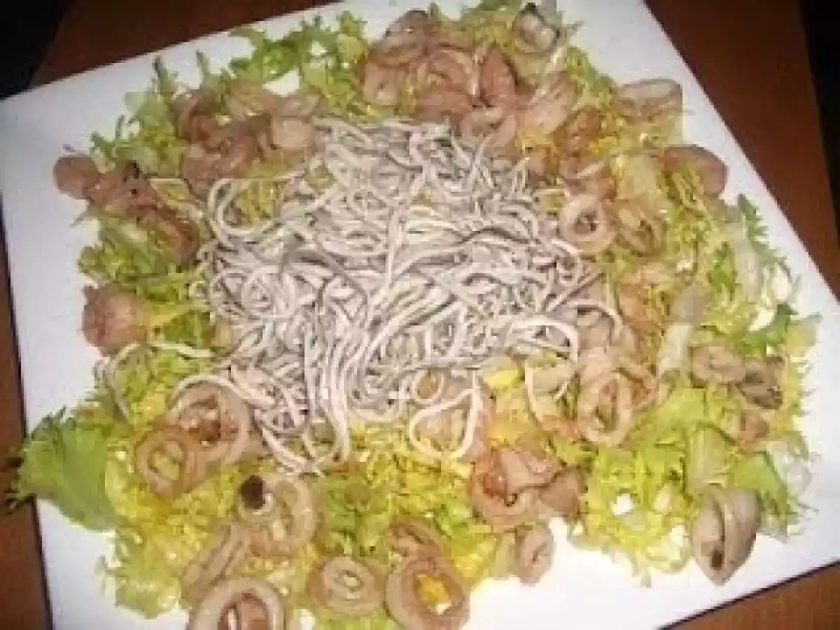 Ensalada templada de chipirones y gulas