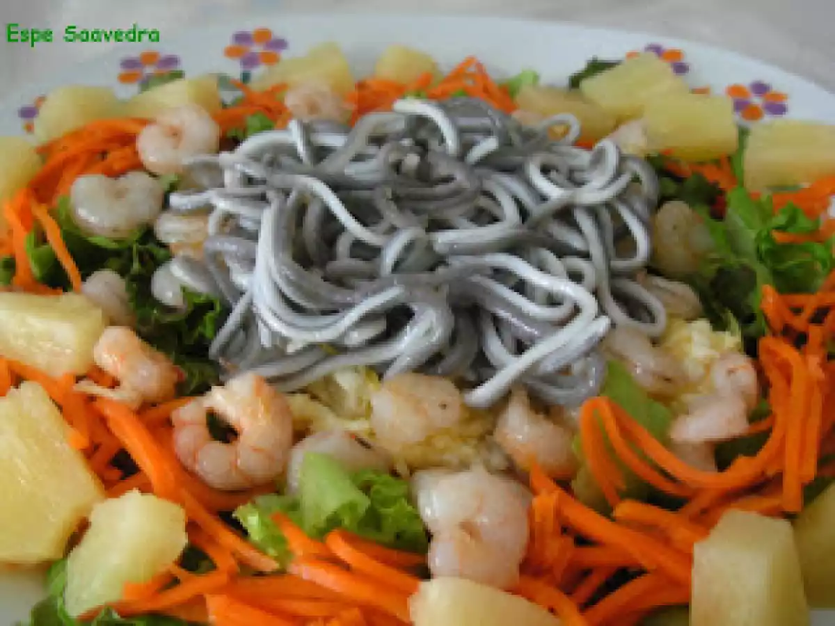 Ensalada templada de gambas y gulas