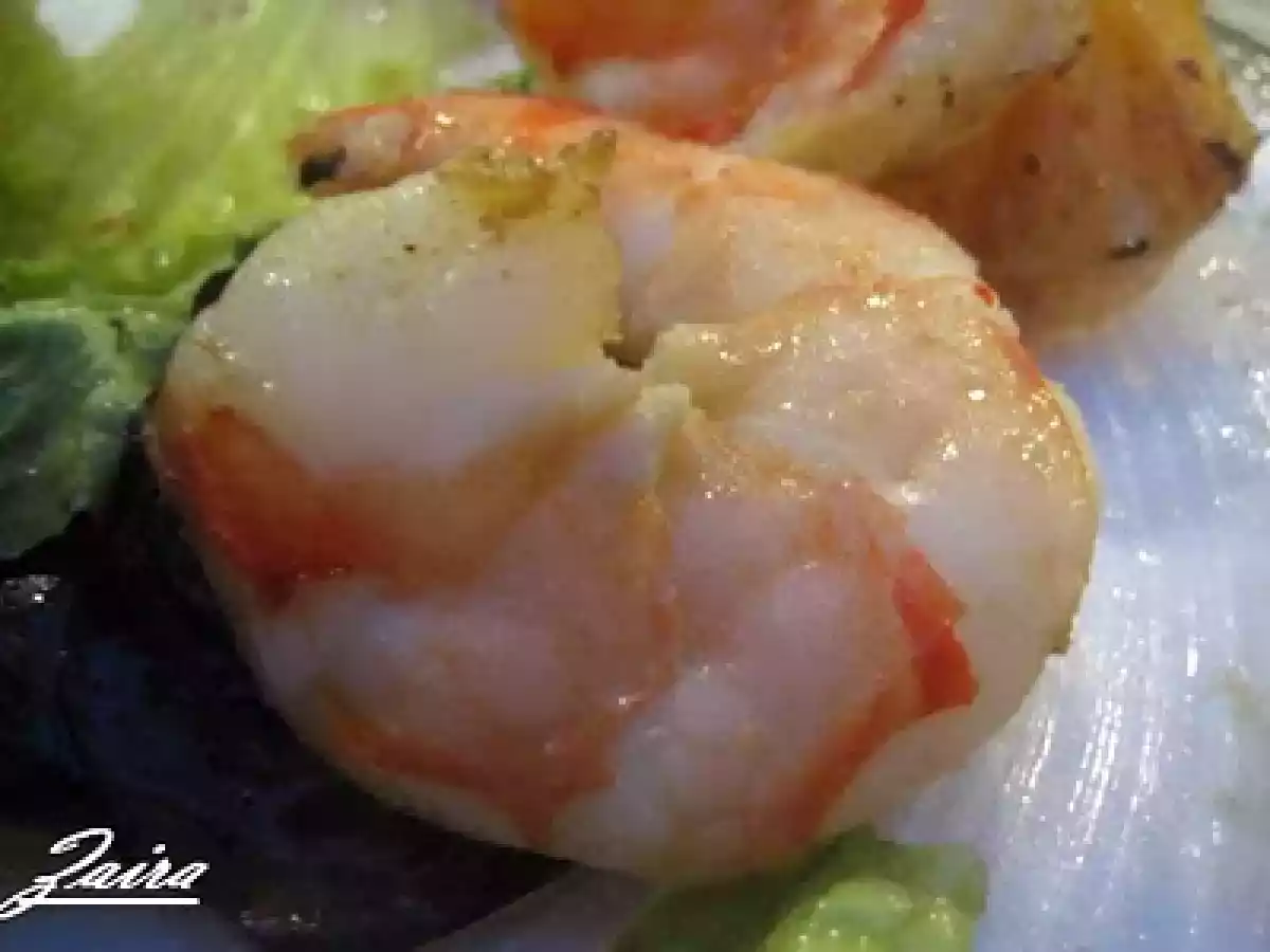 Ensalada templada de gambones con tostadas de pan al ajo - foto 4