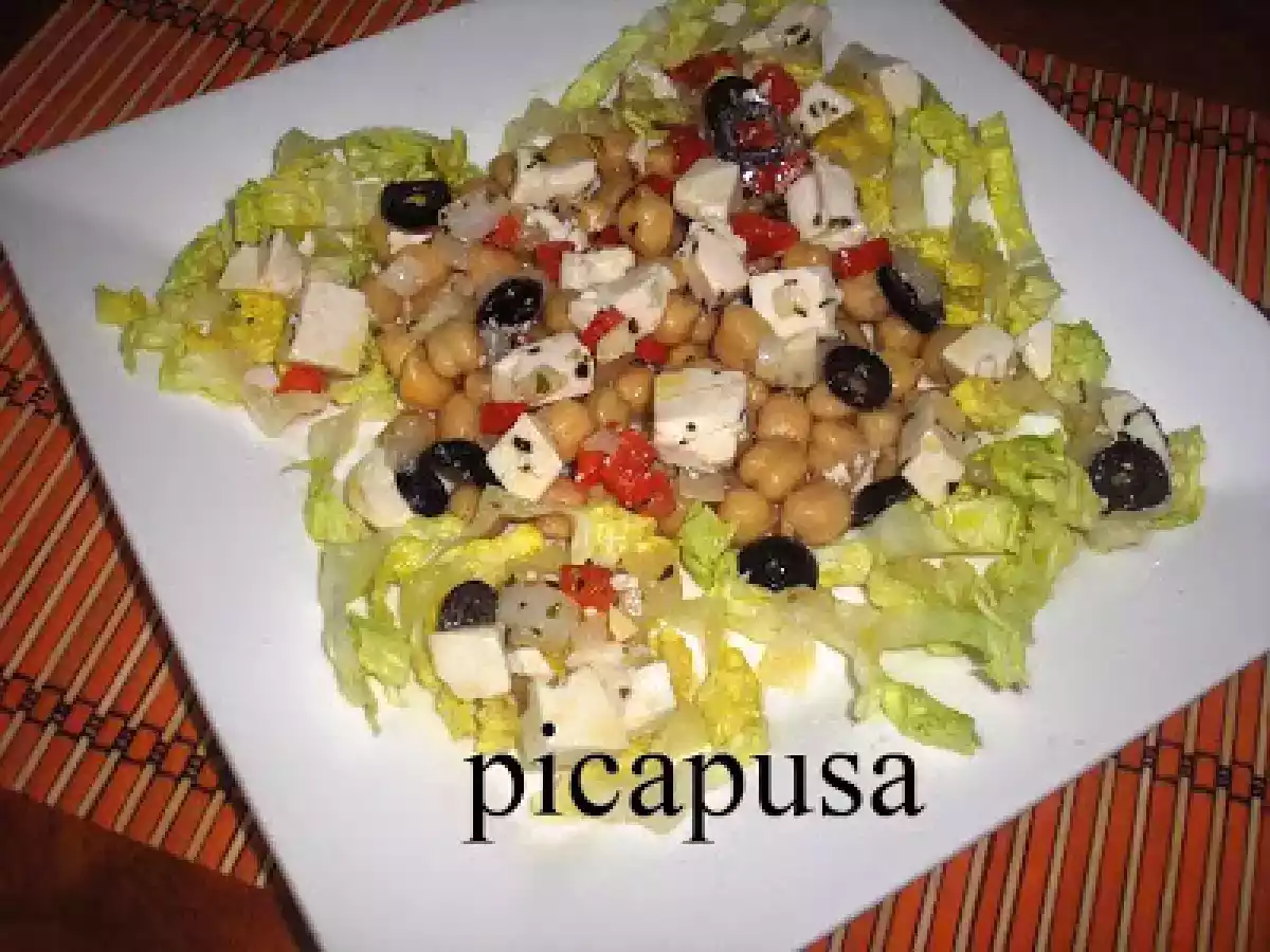 ENSALADA TEMPLADA DE GARBANZOS Y TOFU