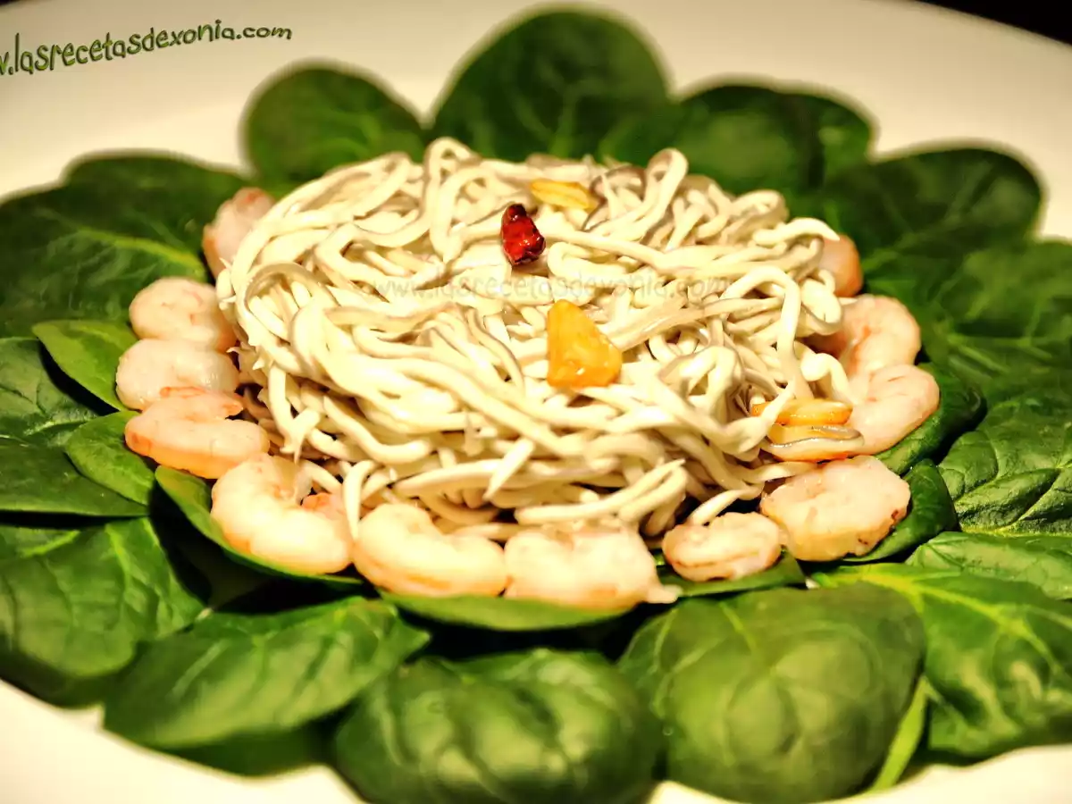 Ensalada templada de gulas y espinacas