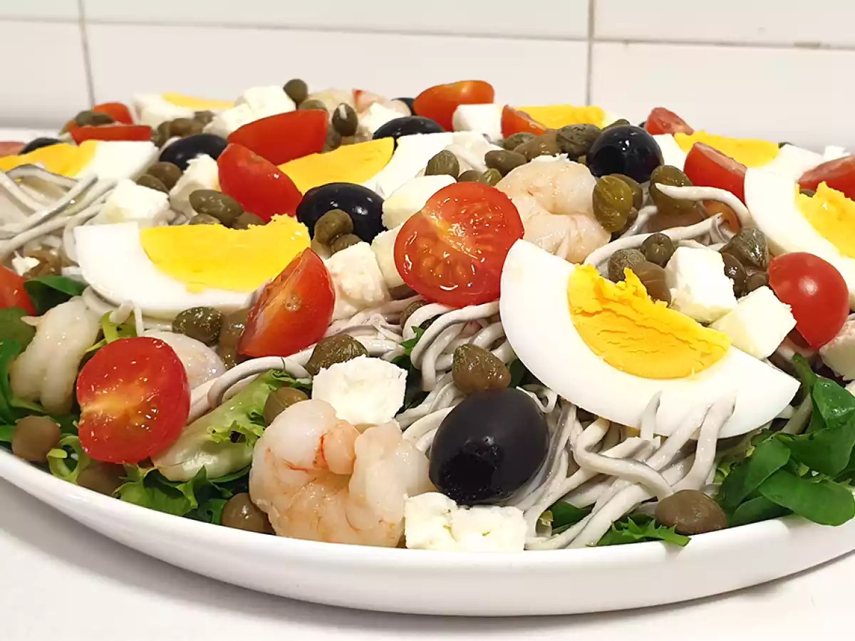Ensalada templada de gulas y gambas