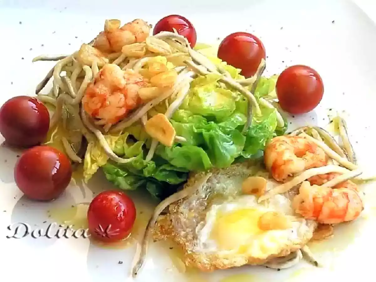 Ensalada templada de gulas y langostinos