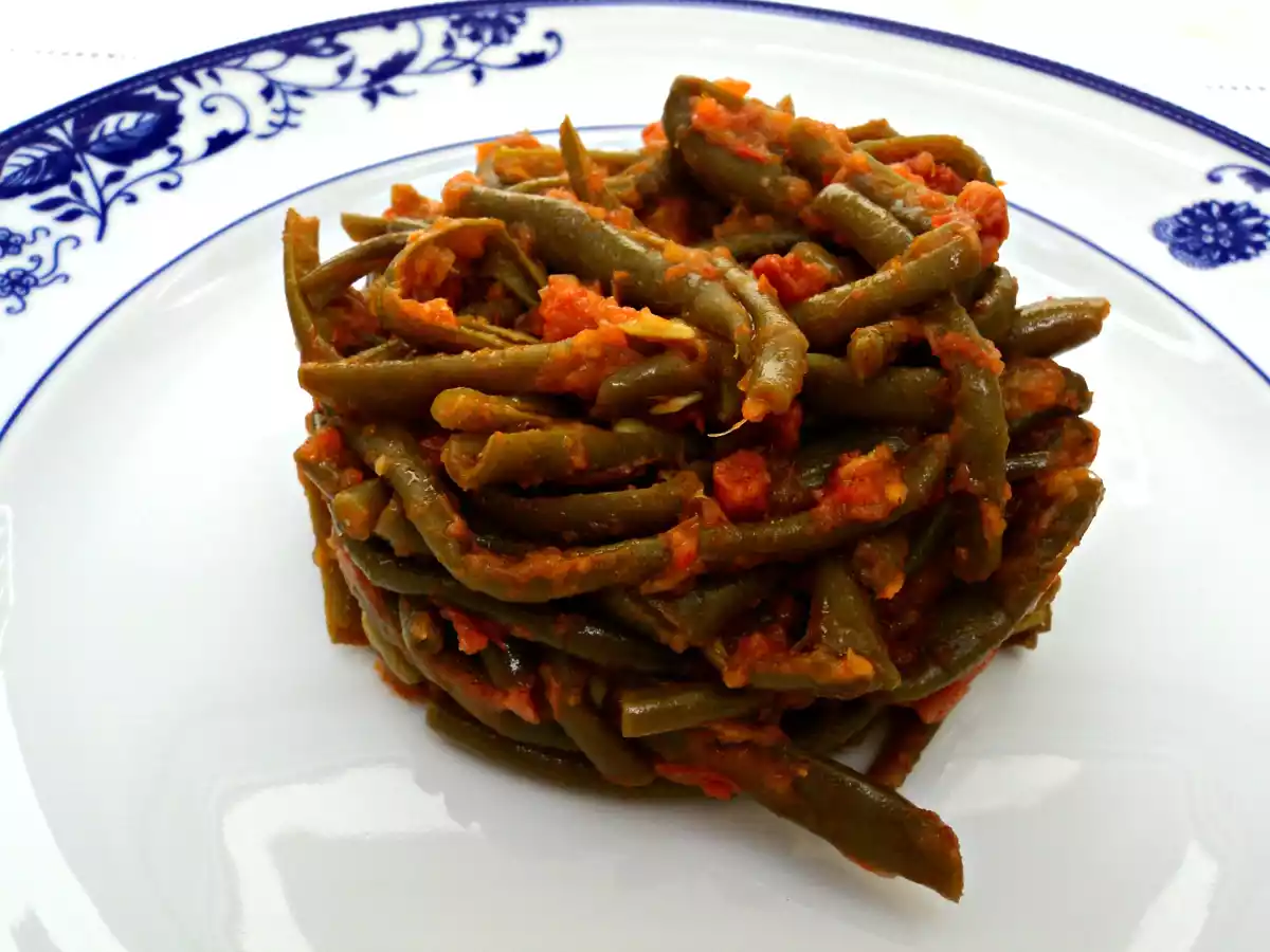 Ensalada templada de judías verdes, jamón y tomate