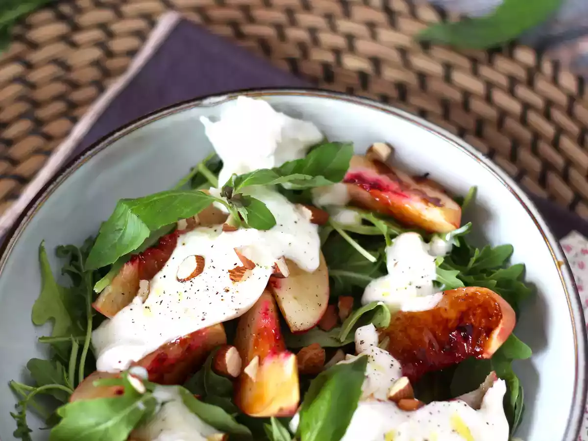 Ensalada templada de melocotones asados, burrata y rúcula - foto 4