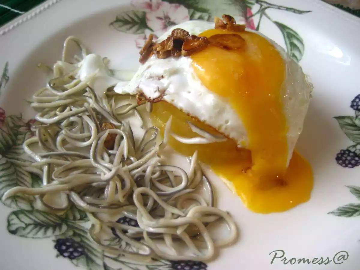 Ensalada templada de piña con gulas