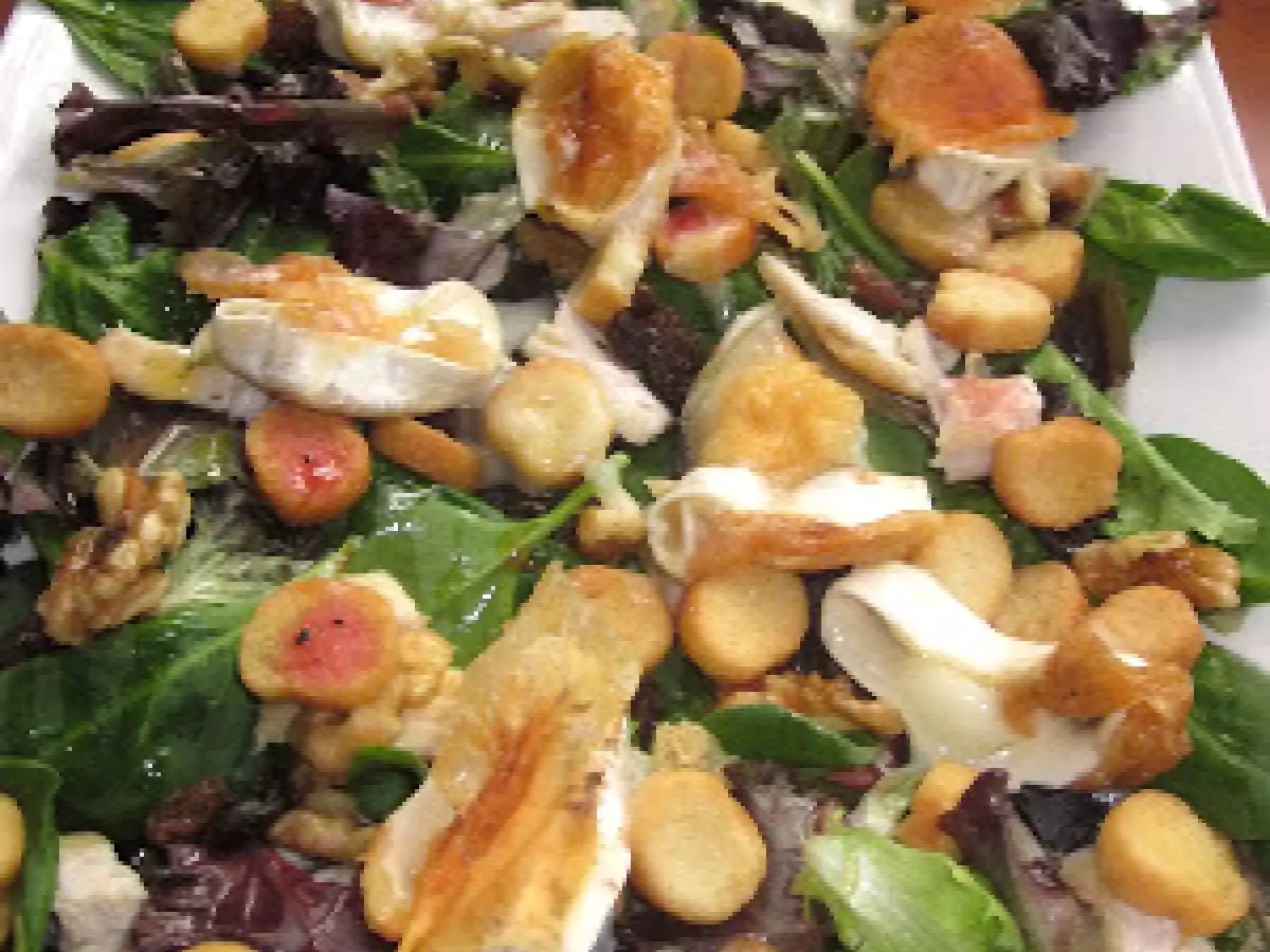 Ensalada templada de pollo y queso de cabra