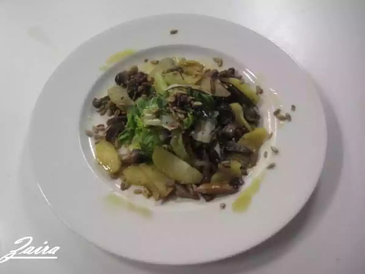 Ensalada templada de setas, manzana y vinagreta de miel