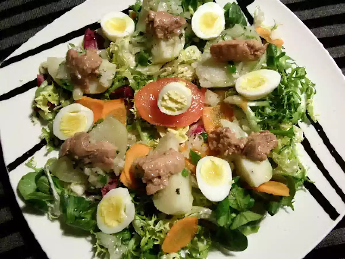 Ensalada tibia de hígado de bacalao ahumado.