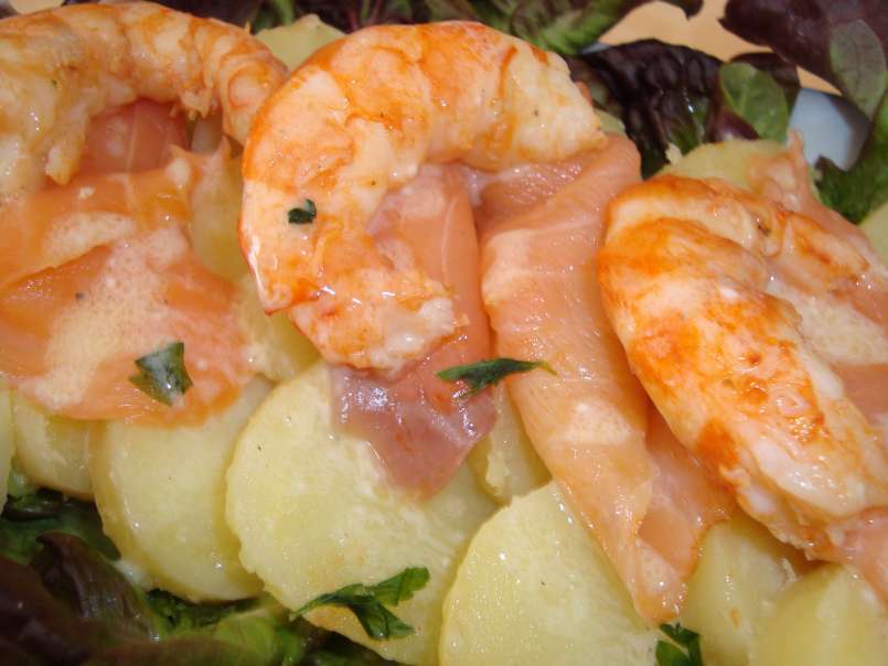 Ensalada tíbia de patata, salmón y gambones - foto 2