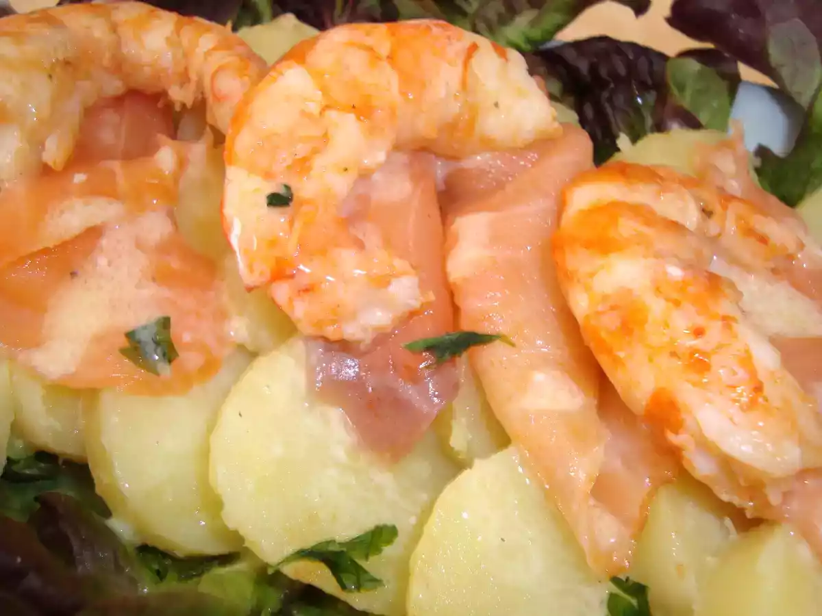 Ensalada tíbia de patata, salmón y gambones - foto 2