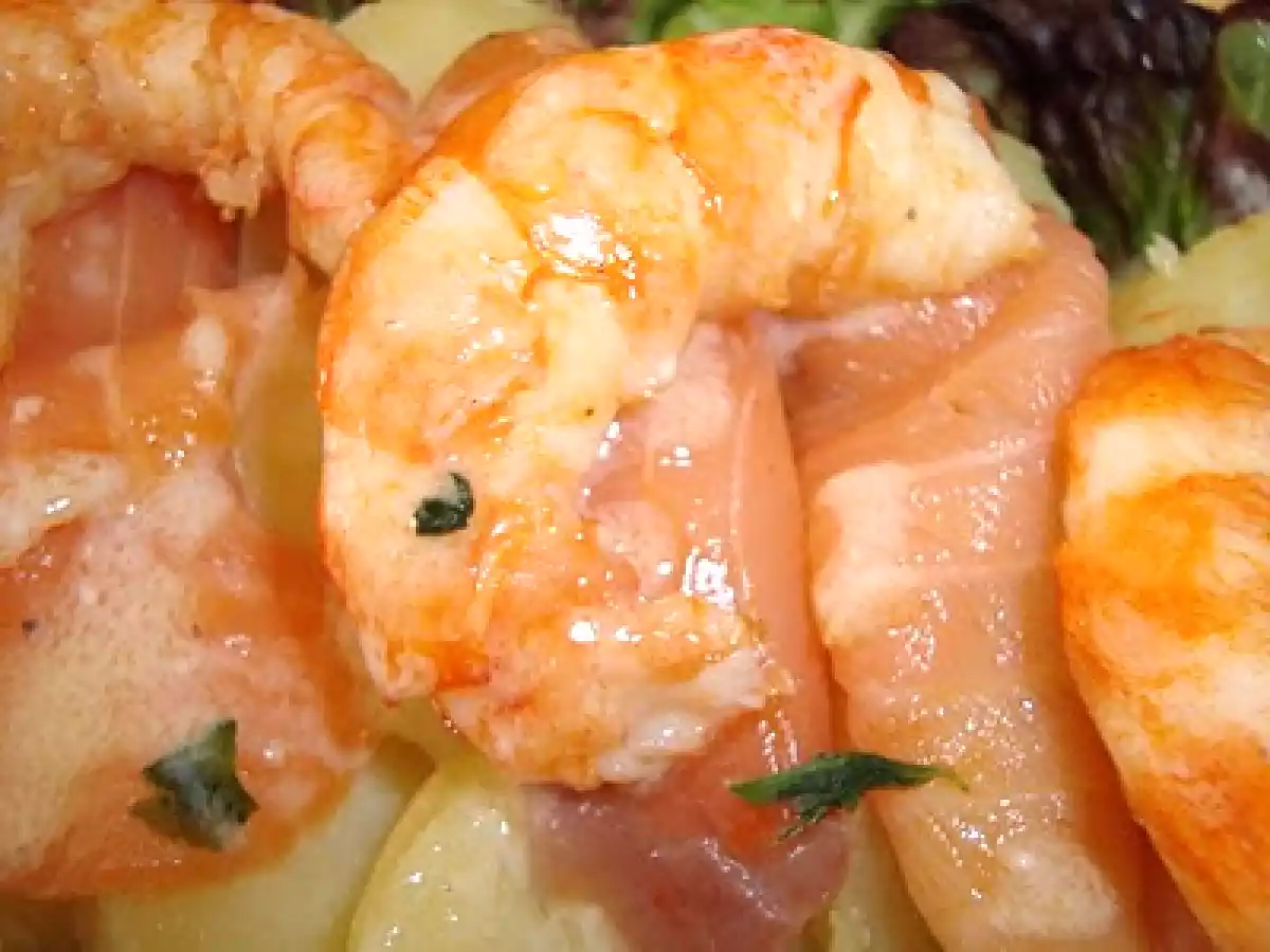 Ensalada tibia de patata, salmón y gambones con vinagreta de vino blanco - foto 3