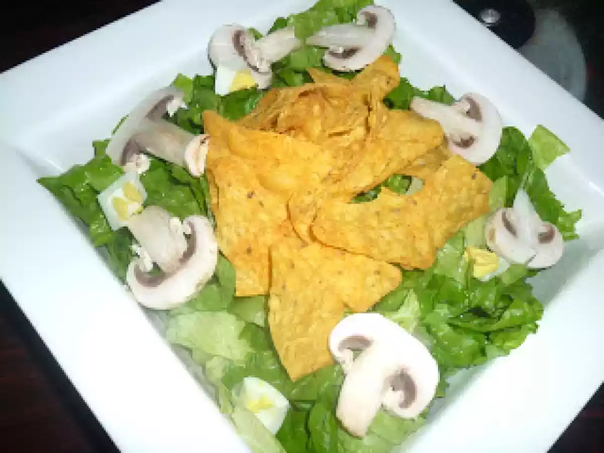 Ensalada tipo mexicana con doritos