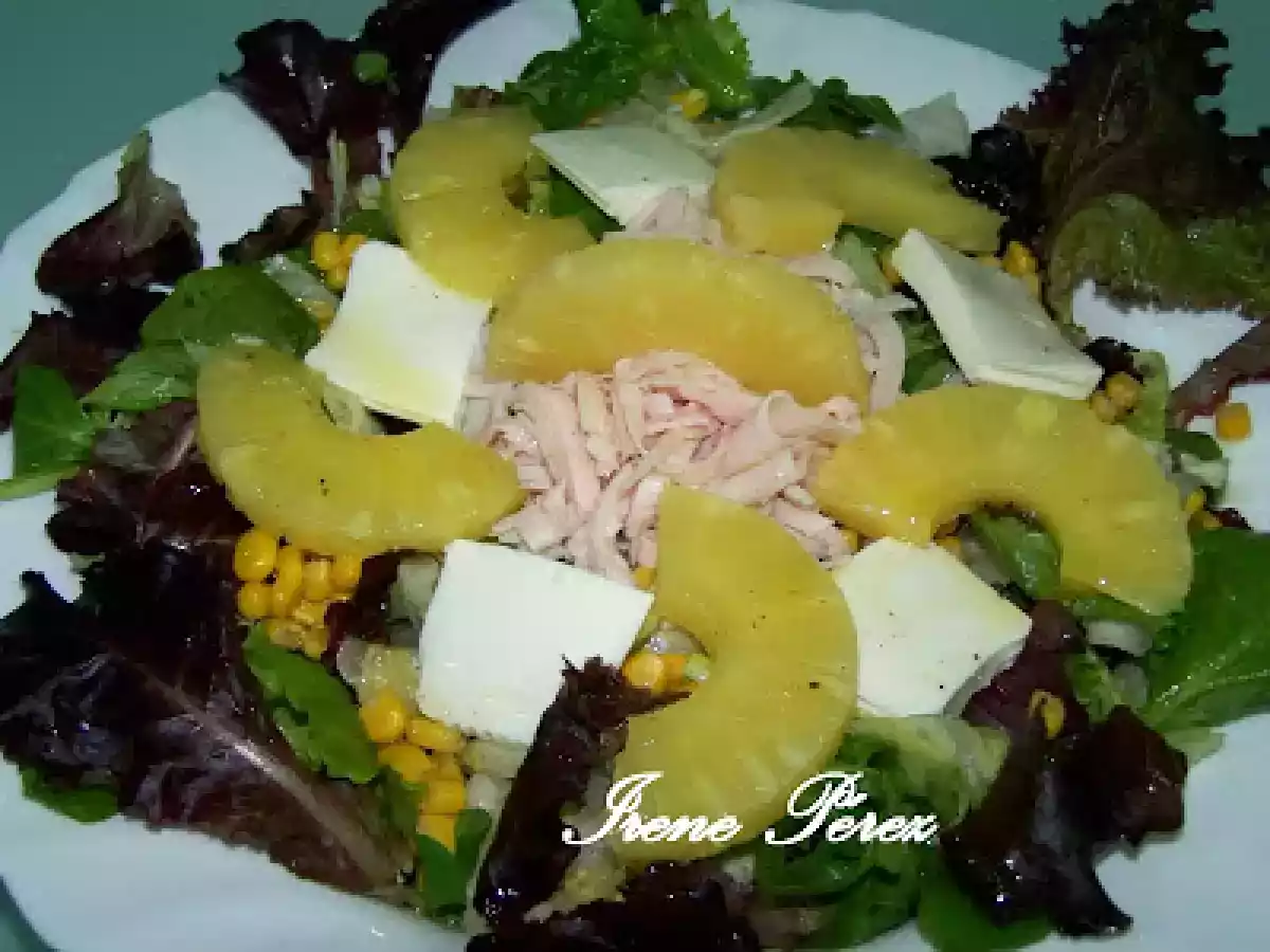 Ensalada tropical con vinagreta de piña
