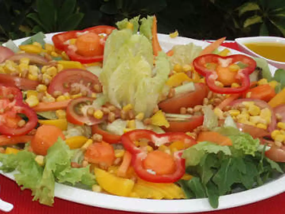 Ensalada veraniega con aliño de naranja