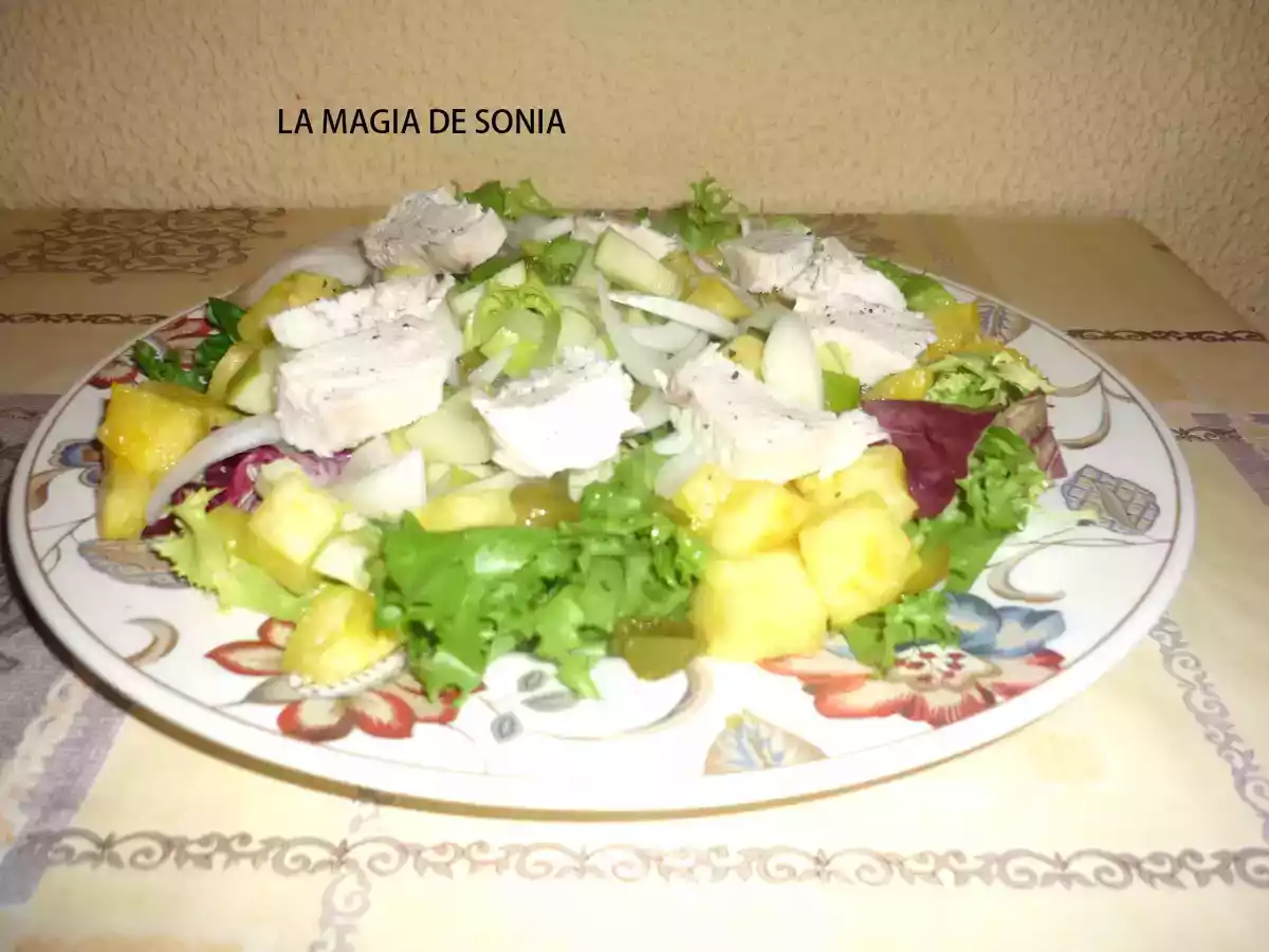 Ensalada Veraniega de Pollo y Piña.