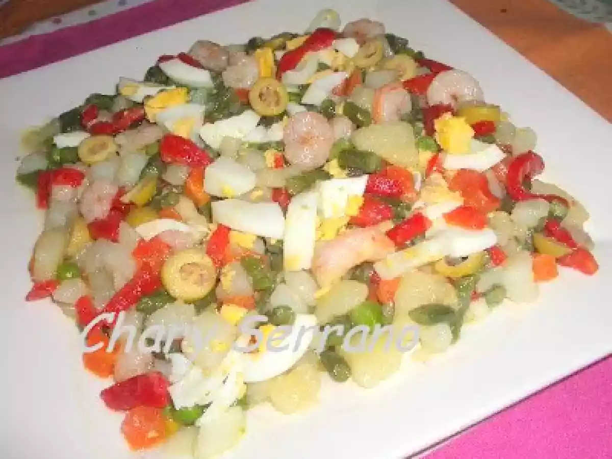 Ensaladilla con gambas al ajillo