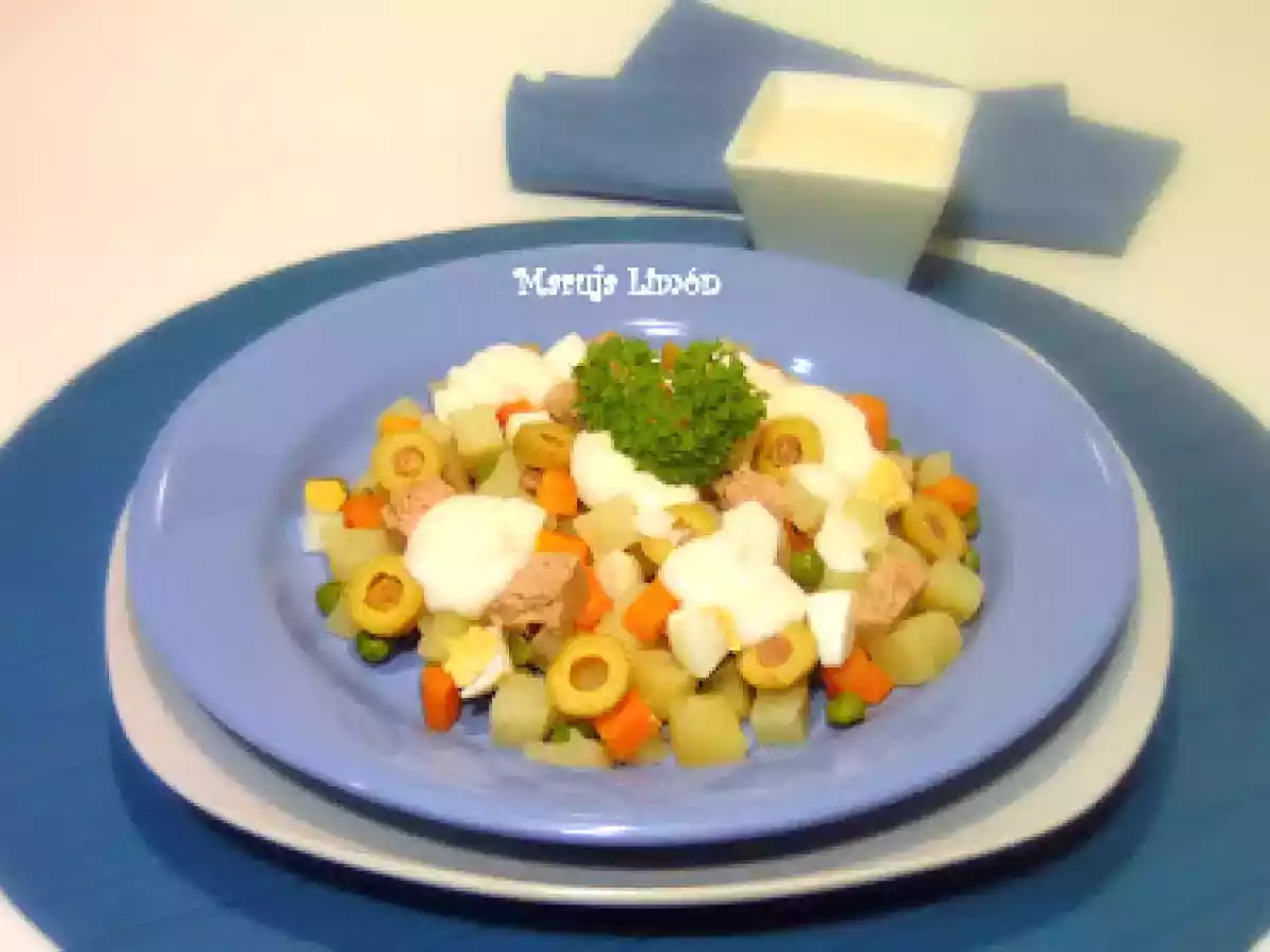 Ensaladilla con salsa de yogur