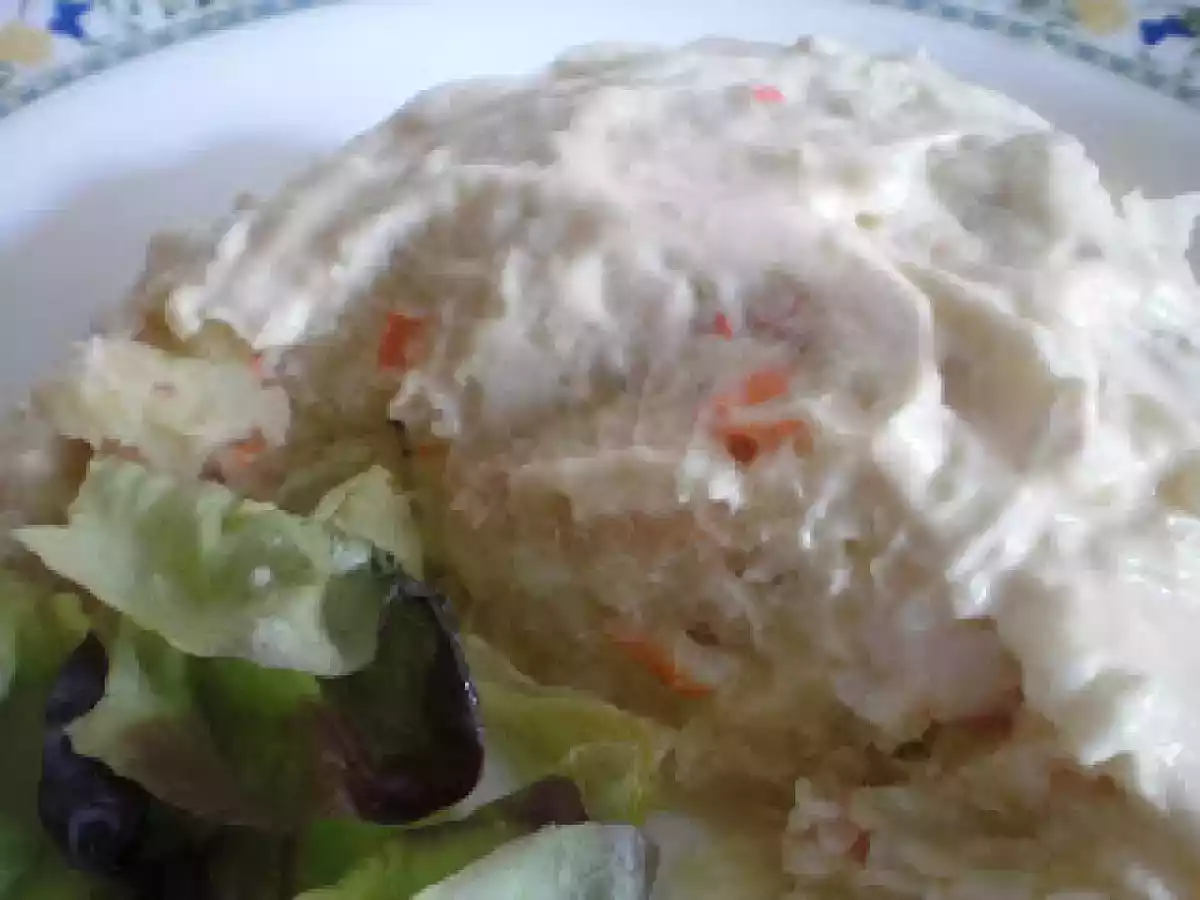 Ensaladilla de patatas, pescados y gambas